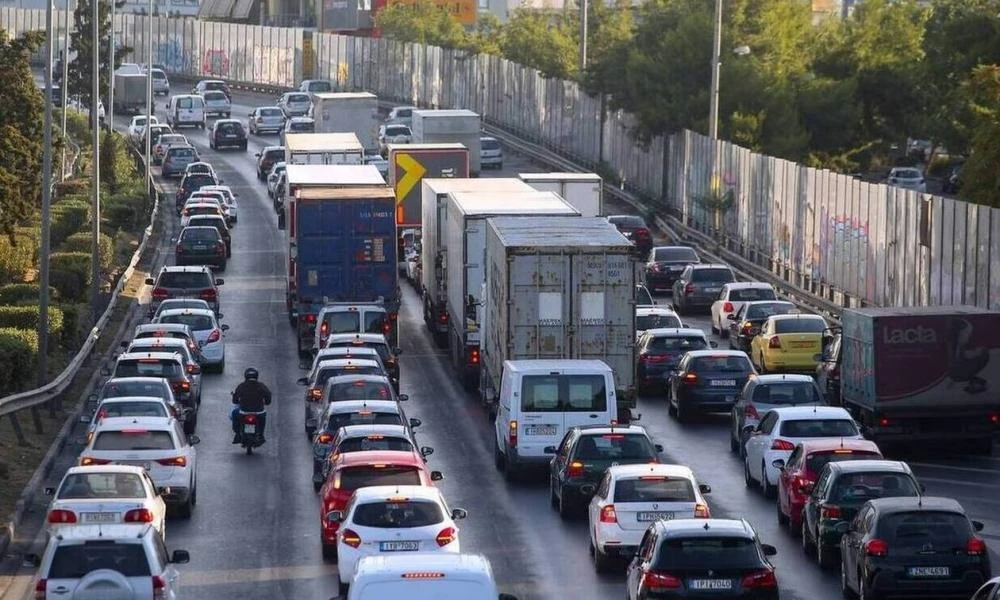 Προβλήματα με το «καλημέρα» στον Κηφισό: «Ουρά» τα αυτοκίνητα λόγω τροχαίου